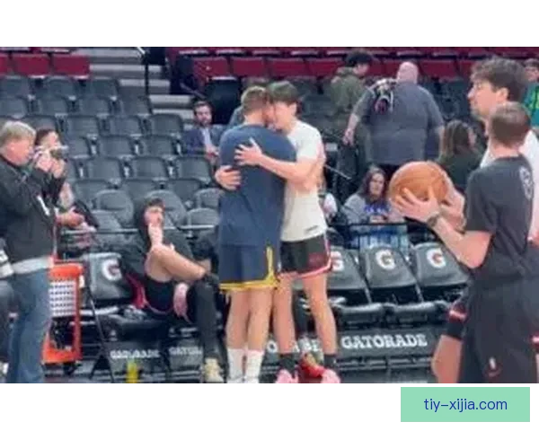 约基奇回应杨瀚森吻误会送拥抱