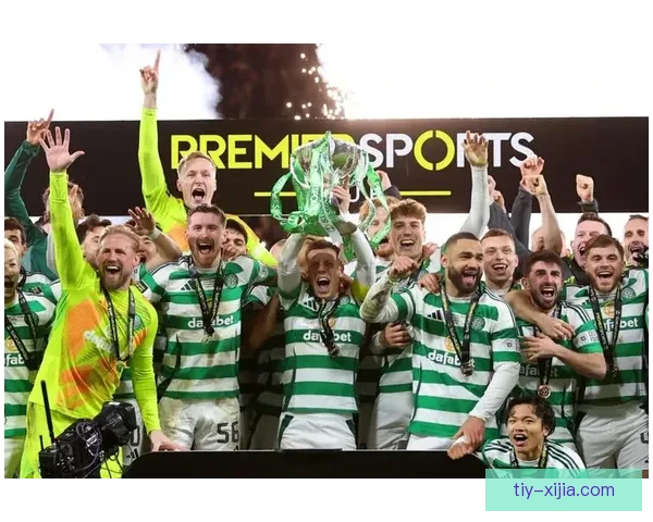 凯尔特人点球胜流浪者 球迷冲入场内混战 凯尔特人点球胜流浪者 球迷冲入场内混战